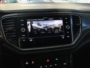 Volkswagen T-Roc Carat 1.5 TSI 150 DSG GPS Virtual ACC Limiteur Caméra Front Lane Hayon JA 17 – photo 20
