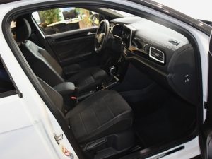 Volkswagen T-Roc R-Line 1.5 TSI 150 DSG GPS Virtual Hayon Attelage Front ACC Induction IQ Light JA 19 – photo 23