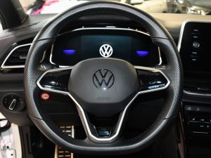 Volkswagen T-Roc R-Line 1.5 TSI 150 DSG GPS Virtual Hayon Attelage Front ACC Induction IQ Light JA 19 – photo 25