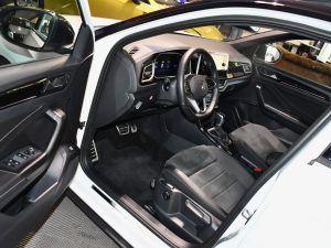 Volkswagen T-Roc R-Line 1.5 TSI 150 DSG GPS Virtual Hayon Attelage Front ACC Induction IQ Light JA 19 – photo 31