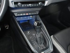 Audi A1 Sportback S-Line 35 TFSI 150 S-Tronic GPS Virtual ACC Car Play Caméra Induction Pré Sense Lane LED JA 18 Audi Sport Bleu TURBO – photo 24