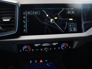 Audi A1 Sportback S-Line 35 TFSI 150 S-Tronic GPS Virtual ACC Car Play Caméra Induction Pré Sense Lane LED JA 18 Audi Sport Bleu TURBO – photo 28