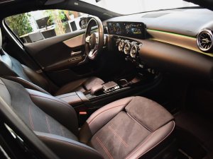 Mercedes Benz Classe A 220 AMG Line BVA GPS Pro TO M-Bux Lumière D’ambiance LED Car Play Caméra Freinage JA 18 – photo 17