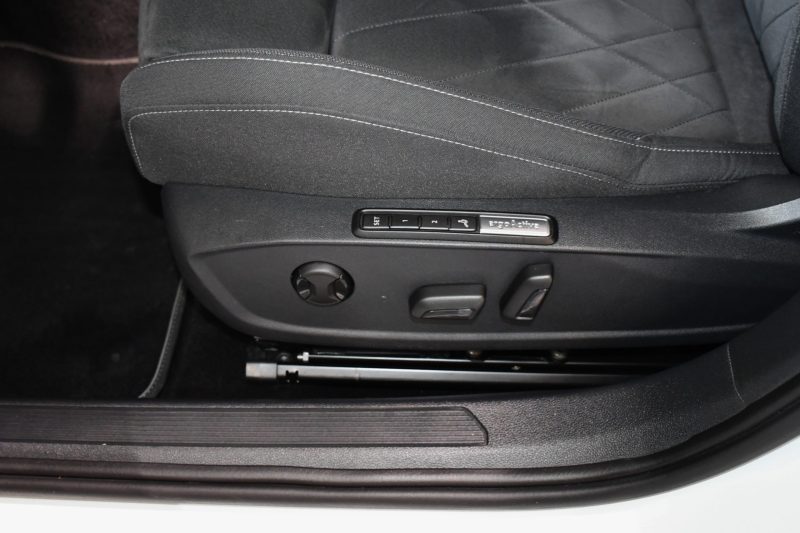 Volkswagen Golf 8 First édition 1.5 eTSI 150 DSG GPS Virtual Induction Ergo ACC DCC IQ Light Mode Front Lane TO JA 17 – photo 12