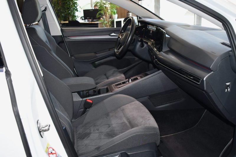 Volkswagen Golf 8 First édition 1.5 eTSI 150 DSG GPS Virtual Induction Ergo ACC DCC IQ Light Mode Front Lane TO JA 17 – photo 19