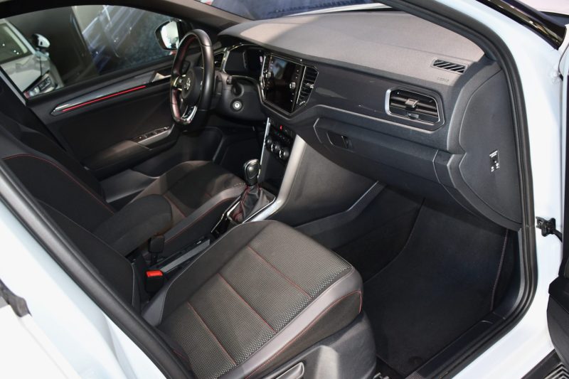 Volkswagen T-Roc Carat 1.5 TSI 150 DSG GPS Virtual ACC Limiteur Caméra Front Lane Hayon JA 17 – photo 12