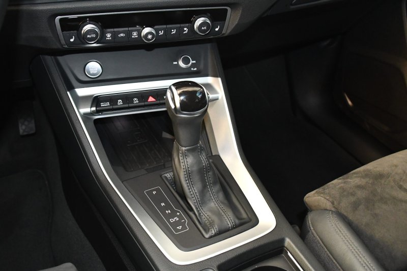 Audi Q3 Sportback S-Line Design Luxe 35 TDI 150 S-Tronic GPS Vebasto Virtuyal Hayon Attelage LED Caméra ACC Pré Sense JA 19 – photo 16