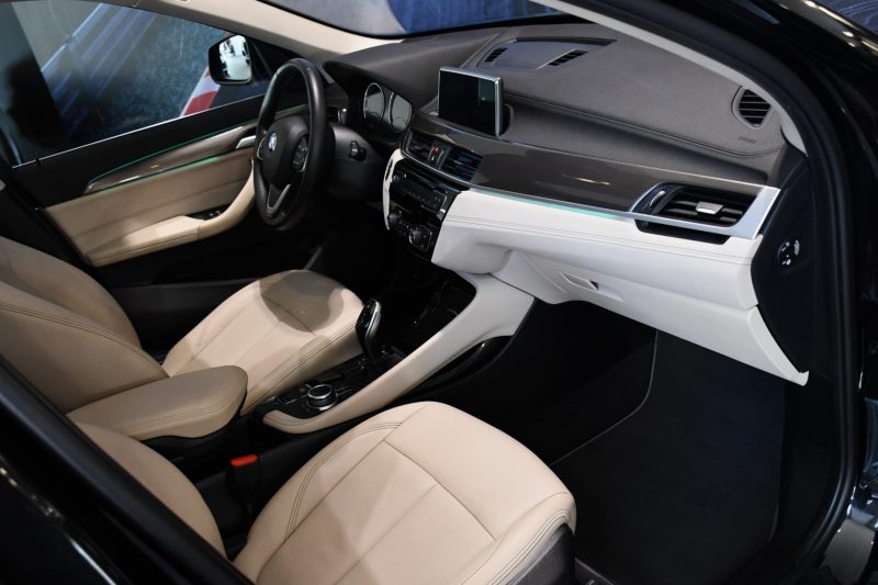 BMW X1 S-Drive 18DA 150 Lounge BVA GPS Cuir électrique TO Caméra Hayon LED Régulateur JA 17 – photo 13