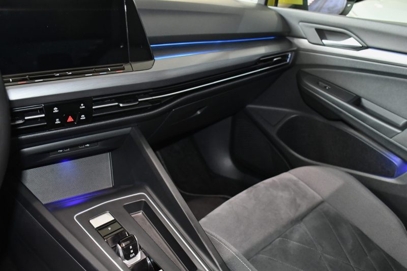Volkswagen Golf 8 Style First édition 1.5 eTSI 150 DSG GPS Virtual ACC DCC Attelage TO IQ Light Ergo Lumière d’Ambiance JA 17 – photo 30