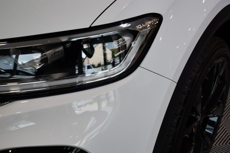 Volkswagen T-Roc R-Line 1.5 TSI 150 DSG GPS Virtual Hayon Attelage Front ACC Induction IQ Light JA 19 – photo 10