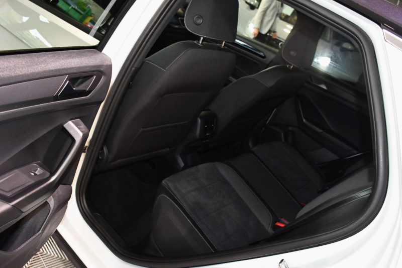 Volkswagen T-Roc R-Line 1.5 TSI 150 DSG GPS Virtual Hayon Attelage Front ACC Induction IQ Light JA 19 – photo 18