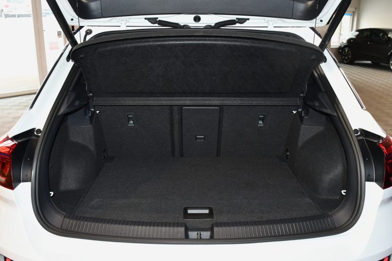 Volkswagen T-Roc R-Line 1.5 TSI 150 DSG GPS Virtual Hayon Attelage Front ACC Induction IQ Light JA 19 – photo 19