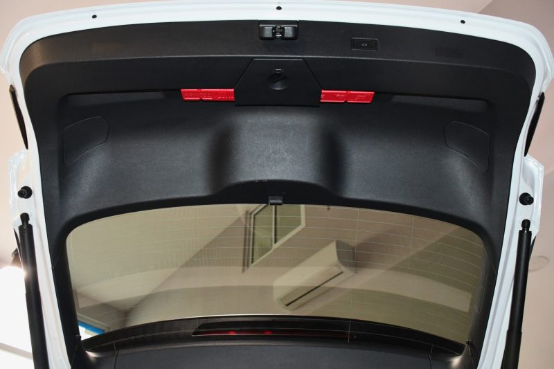 Volkswagen T-Roc R-Line 1.5 TSI 150 DSG GPS Virtual Hayon Attelage Front ACC Induction IQ Light JA 19 – photo 20