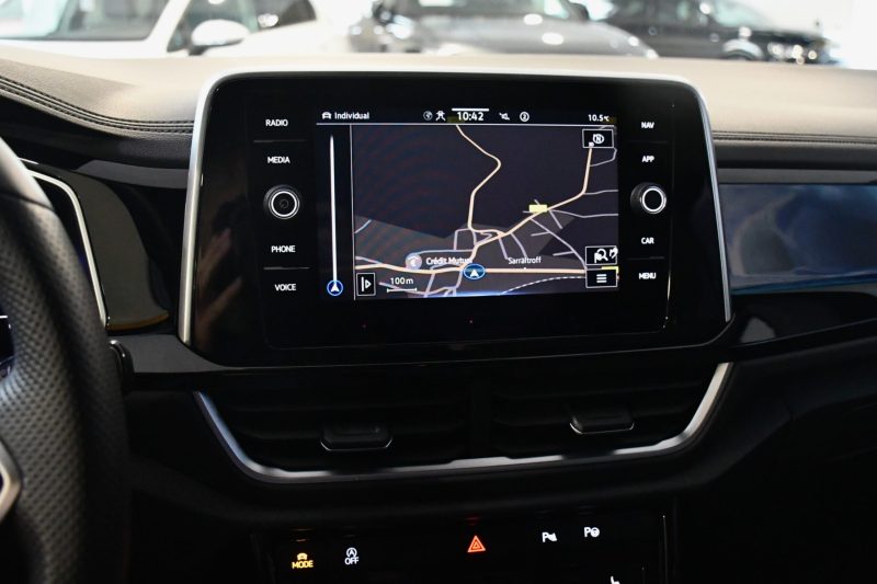 Volkswagen T-Roc R-Line 1.5 TSI 150 DSG GPS Virtual Hayon Attelage Front ACC Induction IQ Light JA 19 – photo 29