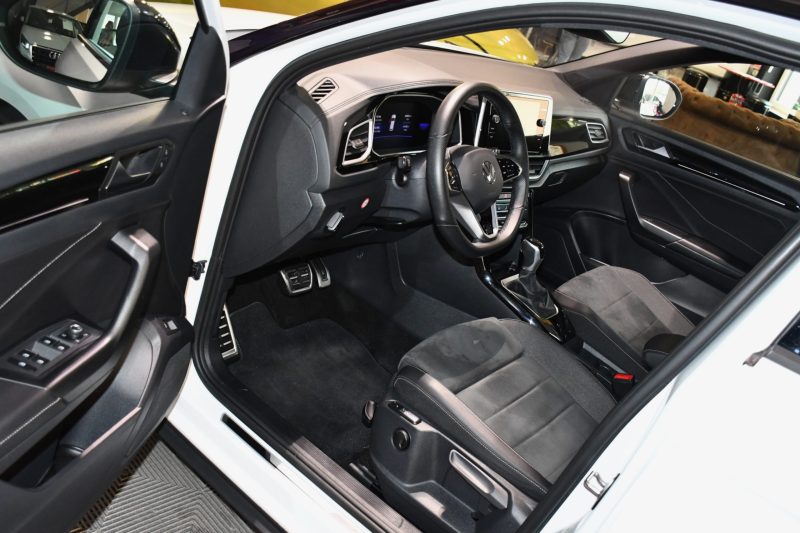 Volkswagen T-Roc R-Line 1.5 TSI 150 DSG GPS Virtual Hayon Attelage Front ACC Induction IQ Light JA 19 – photo 31