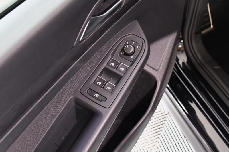 Volkswagen Golf 8 GTI 2.0 TSI 245 DSG GPS Virtual Mode IQ Light ACC Caméra Induction App Connect JA 19 – photo 19