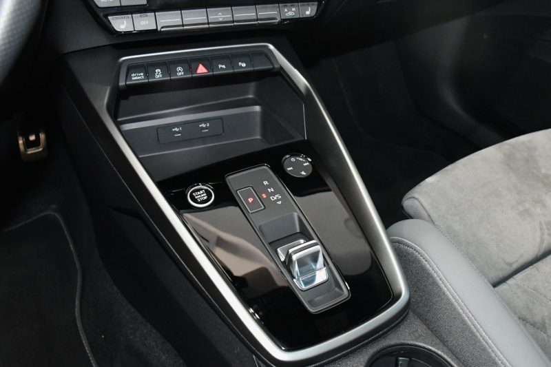 Audi A3 Berline S-Line 35 TFSI 150 S-Tronic GPS Virtual Drive LED Vebasto Pré Sense Lane Régulateur JA 18 Audi Sport – photo 25