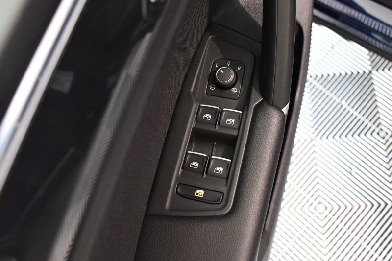 Volkswagen Tiguan R-Line Carat 2.0 TDI 190 DSG 4Motion GPS Virtual Attelage Front Lane Alcantara JA 19 – photo 4