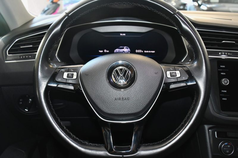 Volkswagen Tiguan R-Line Carat 2.0 TDI 190 DSG 4Motion GPS Virtual Attelage Front Lane Alcantara JA 19 – photo 16