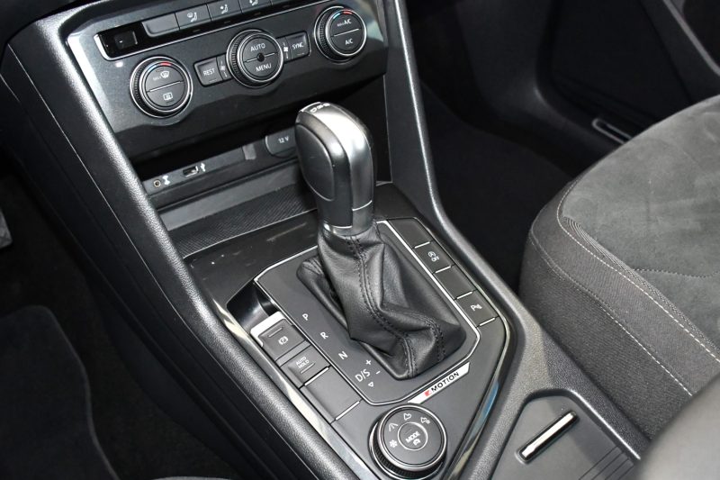 Volkswagen Tiguan R-Line Carat 2.0 TDI 190 DSG 4Motion GPS Virtual Attelage Front Lane Alcantara JA 19 – photo 17
