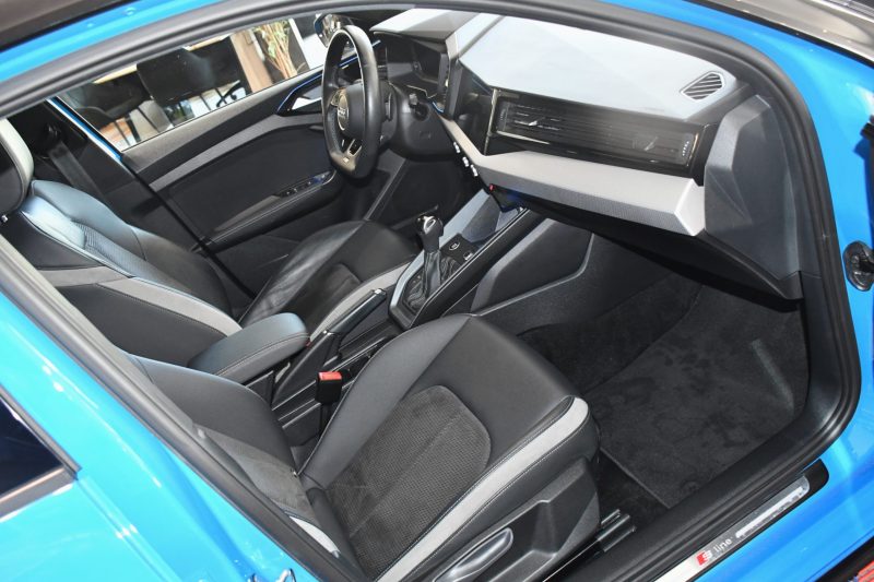 Audi A1 Sportback S-Line 35 TFSI 150 S-Tronic GPS Virtual ACC Car Play Caméra Induction Pré Sense Lane LED JA 18 Audi Sport Bleu TURBO – photo 22