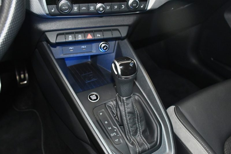 Audi A1 Sportback S-Line 35 TFSI 150 S-Tronic GPS Virtual ACC Car Play Caméra Induction Pré Sense Lane LED JA 18 Audi Sport Bleu TURBO – photo 24