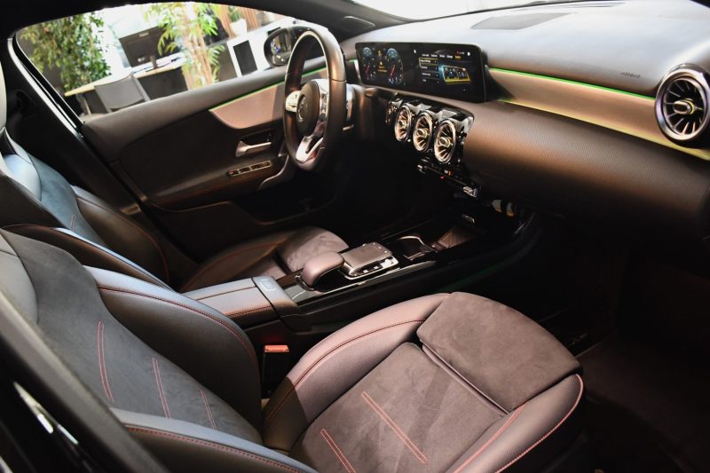 Mercedes Benz Classe A 220 AMG Line BVA GPS Pro TO M-Bux Lumière D’ambiance LED Car Play Caméra Freinage JA 18 – photo 17