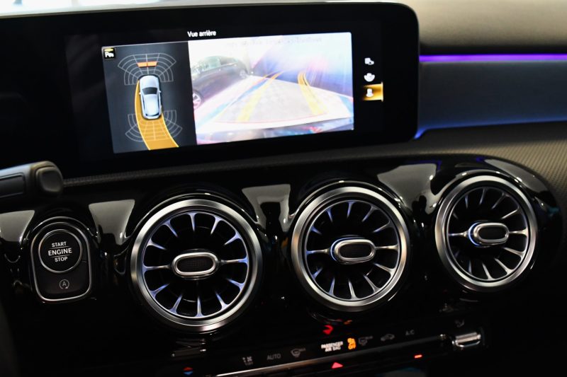 Mercedes Benz Classe A 220 AMG Line BVA GPS Pro TO M-Bux Lumière D’ambiance LED Car Play Caméra Freinage JA 18 – photo 25