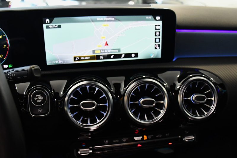 Mercedes Benz Classe A 220 AMG Line BVA GPS Pro TO M-Bux Lumière D’ambiance LED Car Play Caméra Freinage JA 18 – photo 26