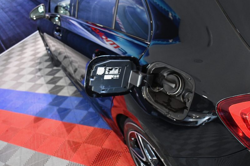 Mercedes Benz Classe A 220 AMG Line BVA GPS Pro TO M-Bux Lumière D’ambiance LED Car Play Caméra Freinage JA 18 – photo 35