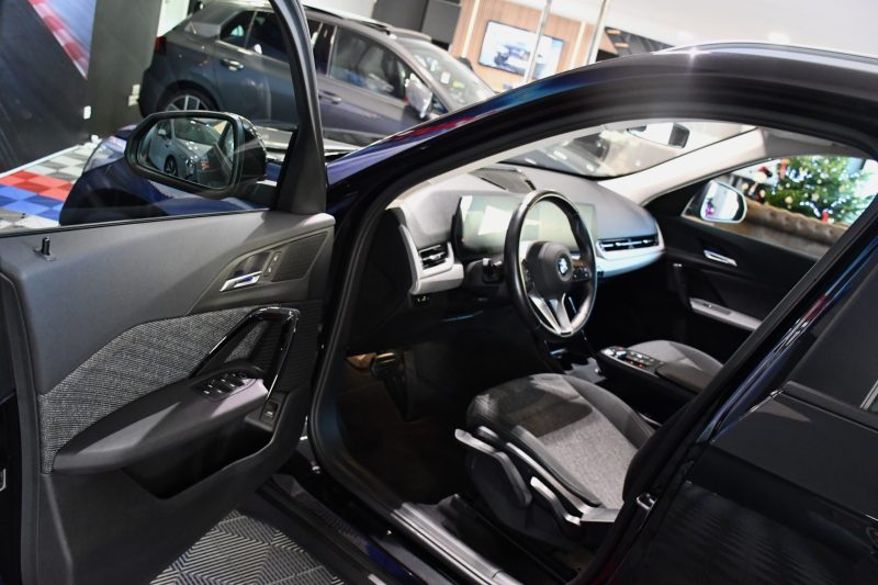 BMW X1 18d S-Drive 2.0 136 BVA7 X-Line GPS Virtual Hayon Attelage Caméra LED Limiteur JA 19 M-Sport – photo 22