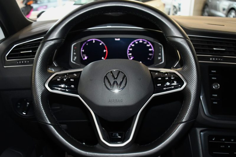 Volkswagen Tiguan R-Line 2.0 TDI 200 DSG 4Motion GPS Virtual ACC Front Lane DCC ACC Car Play Caméra Attelage IQ Light JA 20 – photo 24