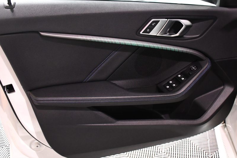 BMW 120iA 178 M-Sport DKG7 GPS Virtual Car Play Mode LED Lumière d’Ambiance Régulateur Semi Cuir JA 18 – photo 3