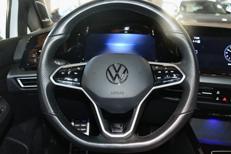 Volkswagen Golf 8 R-Line 1.5 eTSI 150 DSG GPS Virtual Caméra TO IQ Light Harman Kardon Mode Car Play Lane Front JA 18 – photo 25