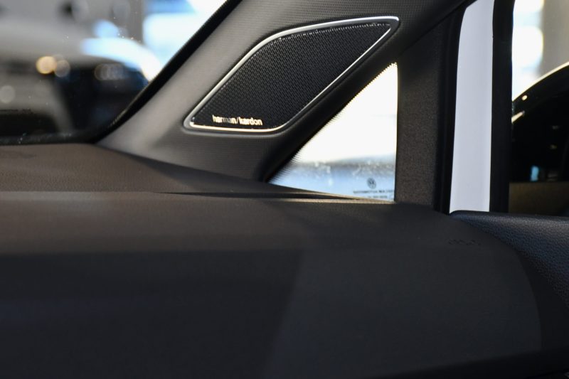 Volkswagen Golf 8 R-Line 1.5 eTSI 150 DSG GPS Virtual Caméra TO IQ Light Harman Kardon Mode Car Play Lane Front JA 18 – photo 26