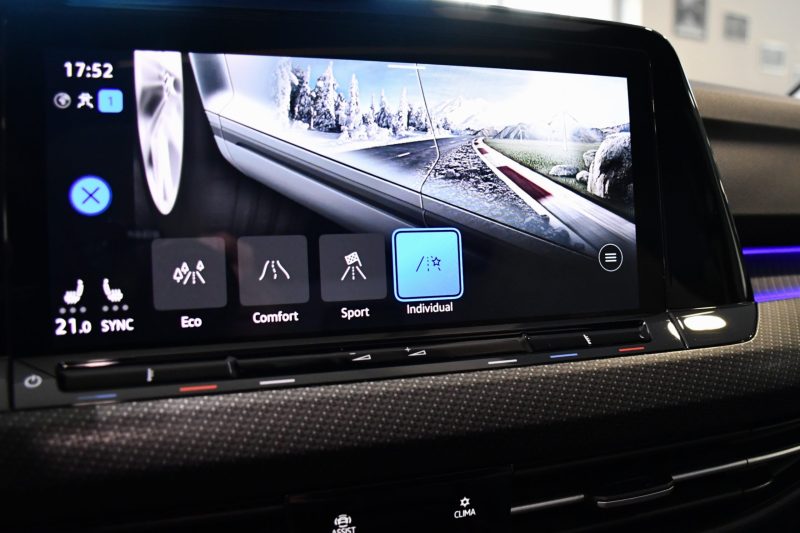 Volkswagen Golf 8 R-Line 1.5 eTSI 150 DSG GPS Virtual Caméra TO IQ Light Harman Kardon Mode Car Play Lane Front JA 18 – photo 31